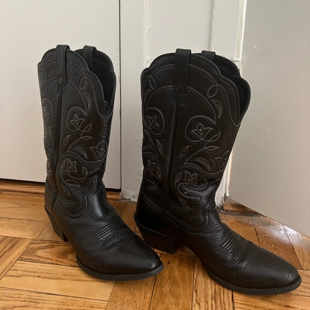 Ariat women’s cowboy boots size 8.5B